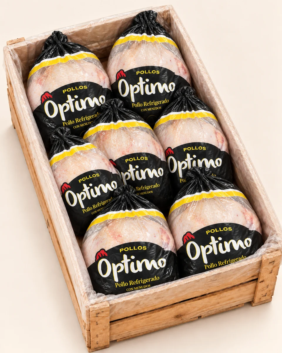Pollo entero Óptimo Premium · 7 unidades. Imagen ilustrativa del cajón, recreada con IA a partir de referencias del producto.